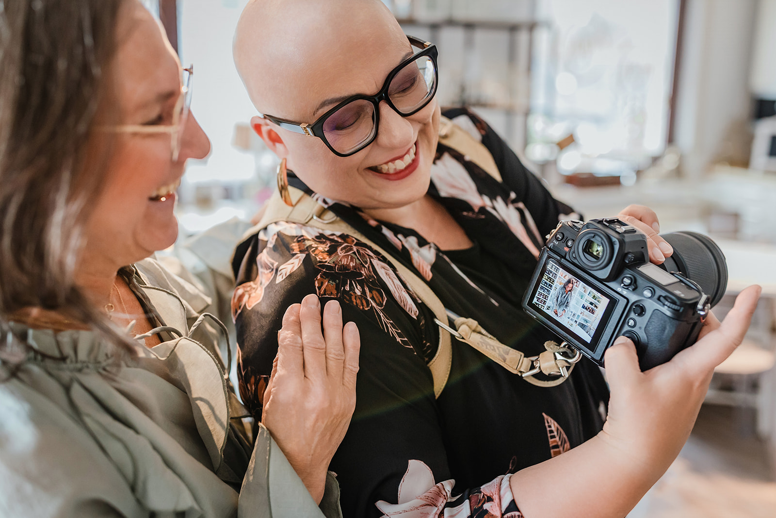 Businessfotografie für selbstständige Frauen in NRW Nadine Lotze bei der Arbeit